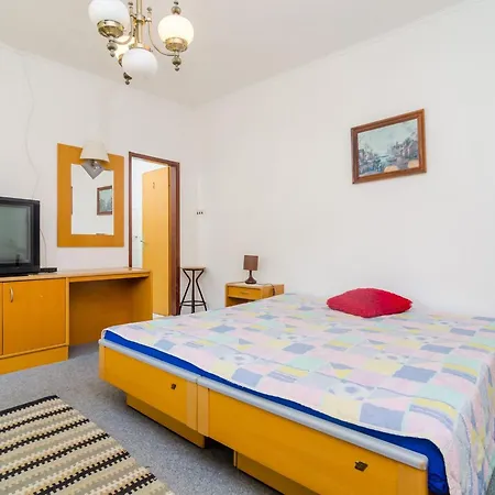 Apartman Ra Ica - One Bedroom Molunat