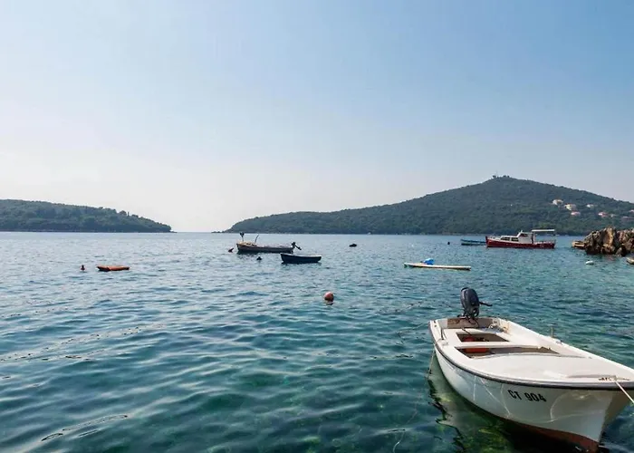 Ra Ica - One Bedroom Molunat