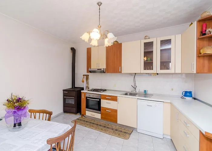 Ra Ica - One Bedroom Lägenhet Molunat